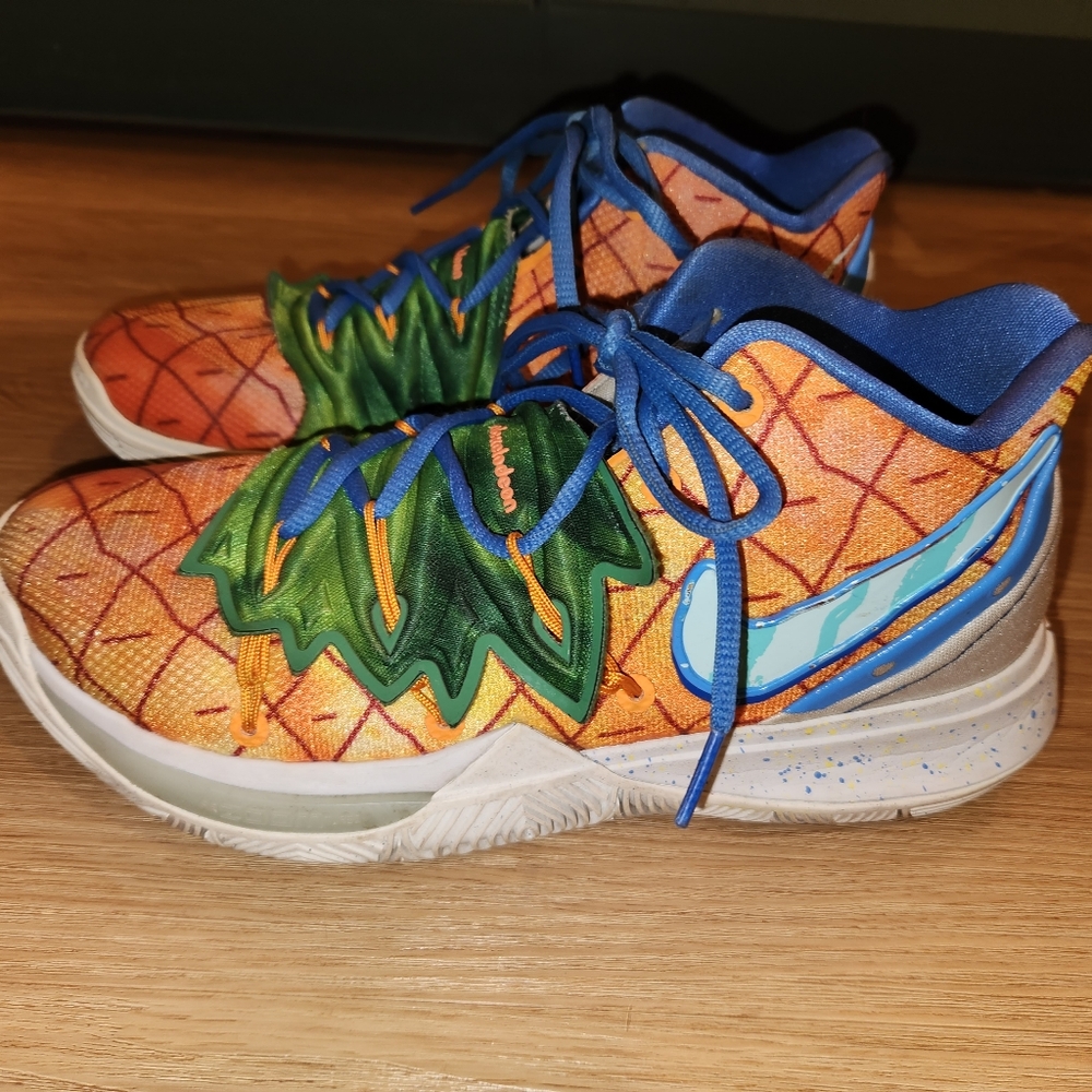 Like New Kyrie 5 Nike SpongeBob Pineapple House Basketball Shoes
